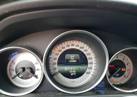 2014 Mercedes-Benz C 250 z USA, uszkodzony, nr VIN WDDGF4HB4EG245351